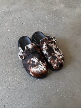 Women's Cowhide Slip-On Clog with Buckle - Brown/White